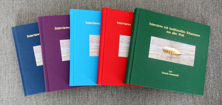 Interviews mit traditionellen Schamanen aus aller Welt - lila Einband