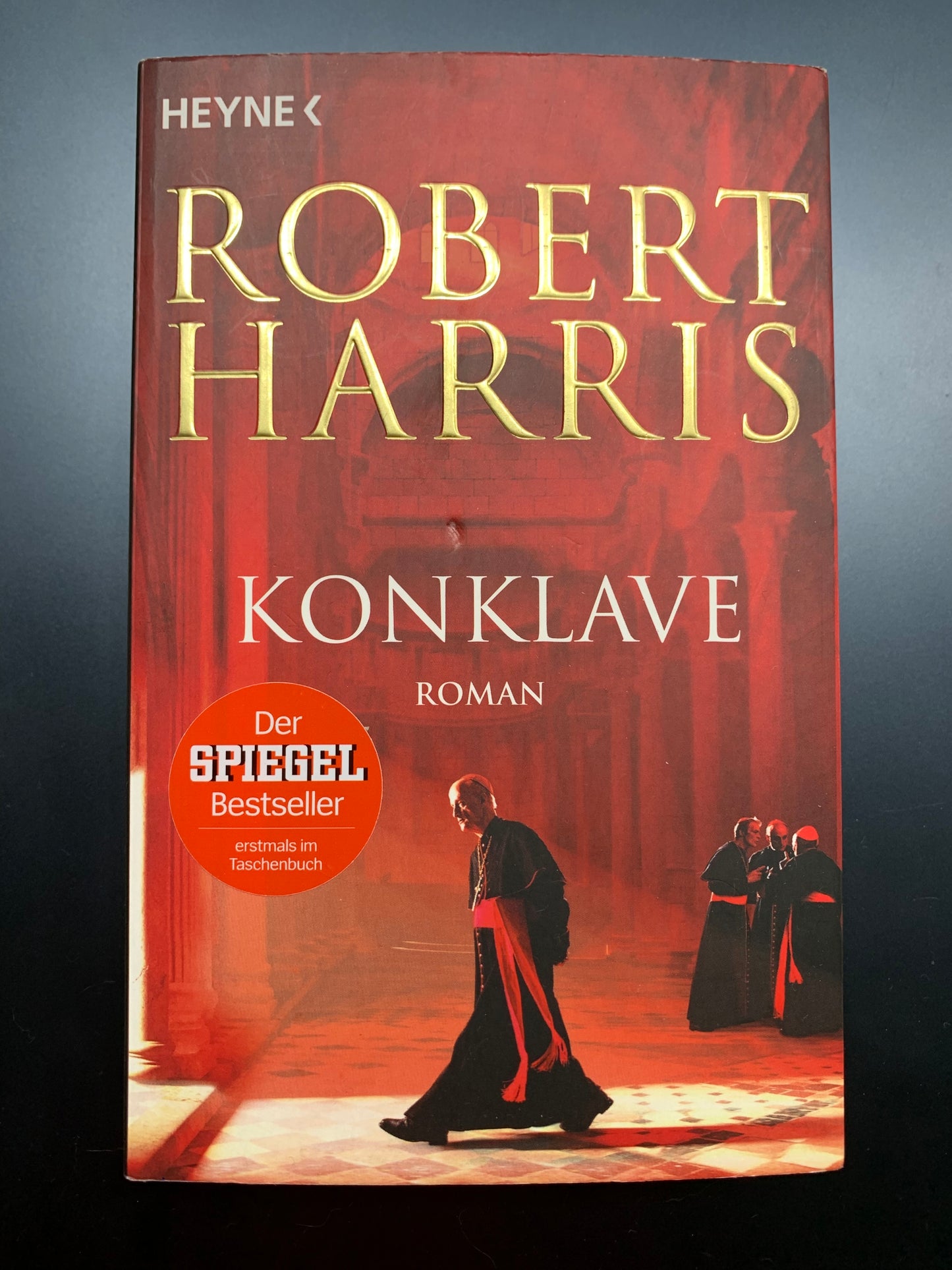 Konklave- Nachhaltiges Buch
