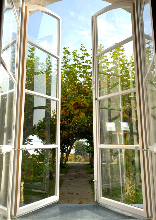 Postkarte Geöffnetes Fenster