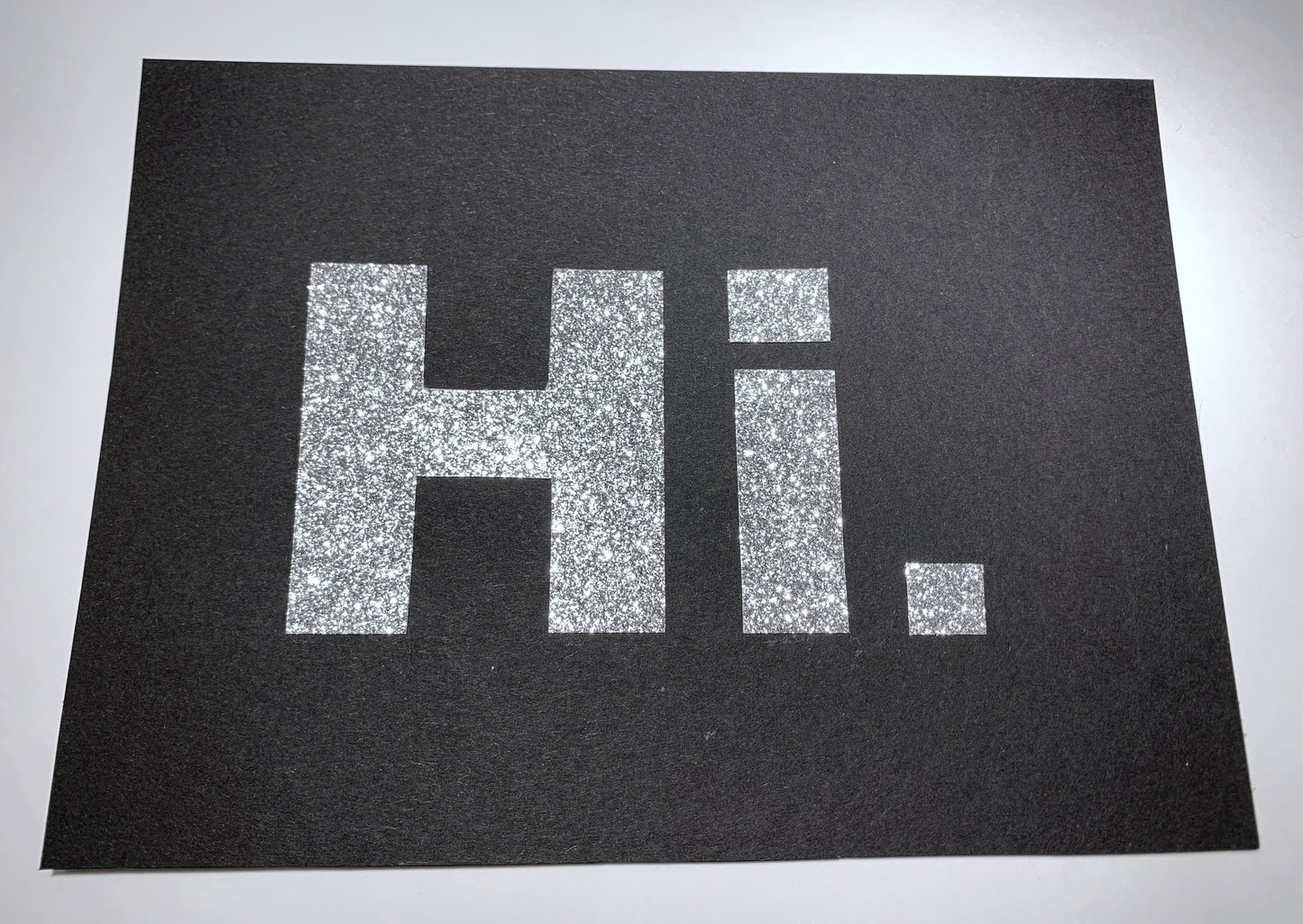 Postkarte mit Glitzerschrift "Hi."