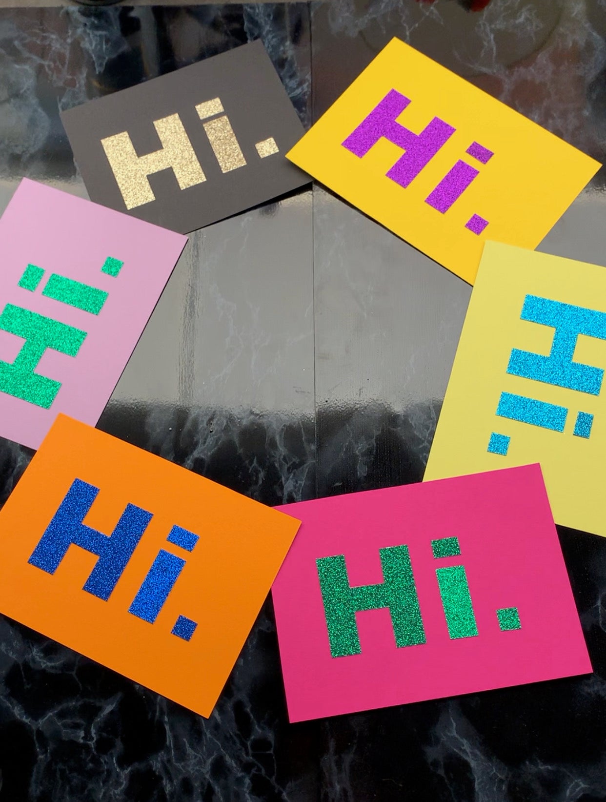 Postkarte mit Glitzerschrift "Hi."